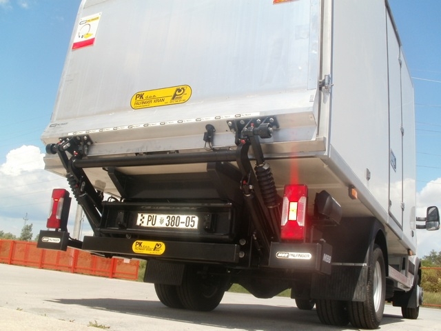 Utovarna rampa MBB 1000 AQ za Atlantic Trade