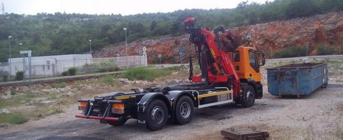 Palfinger dizalica M110Z82 i navlakač kontejnera za Metis