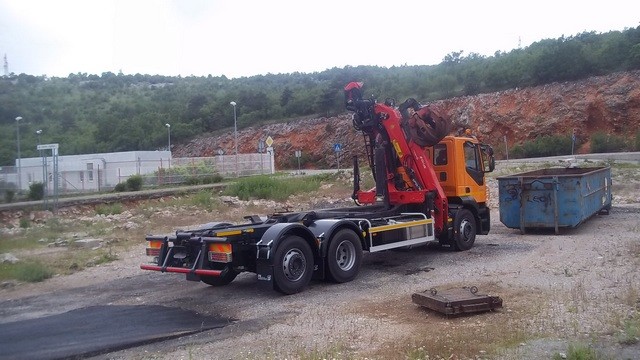 Palfinger dizalica M110Z82 i navlakač kontejnera za Metis