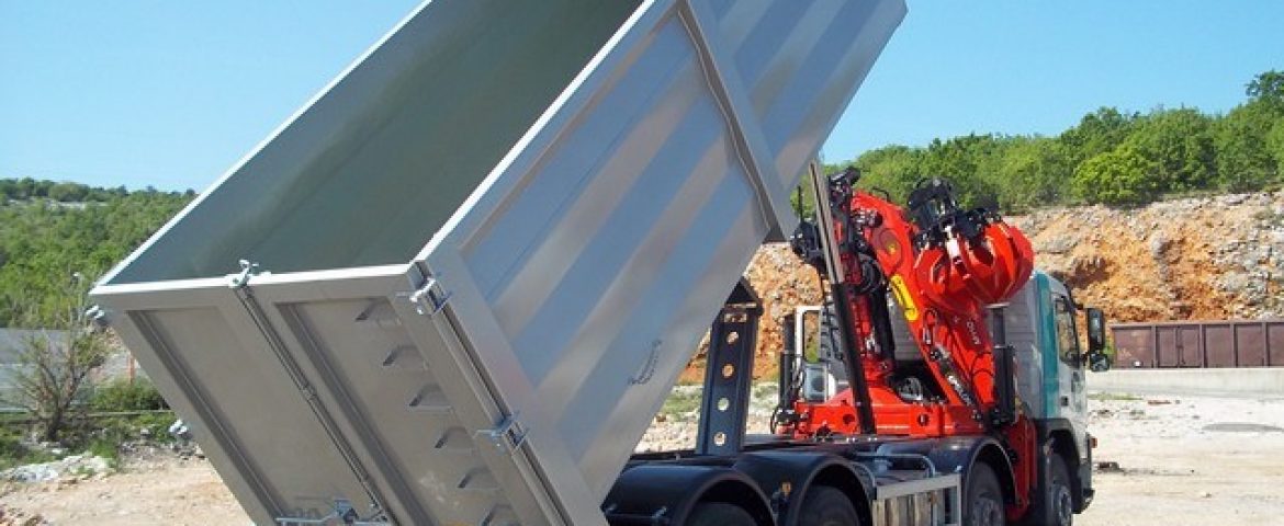 Palfinger Epsilon dizalica M110Z i stražnji komunalni kiper SKK 200 za tvrtku Ce-Za-R
