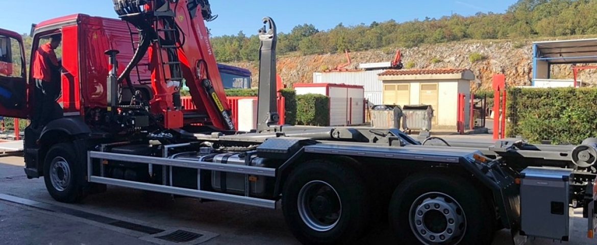 Palfinger Epsilon dizalica M120Z79 i Palfinger navlakač kontenjera T 18 za tvrtku BH Recycling