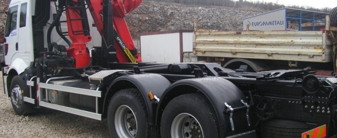 Palfinger dizalica Epsilon Q150Z i navlakač kontejnera T 20 za Trgoauto – Adriatic-Blizna