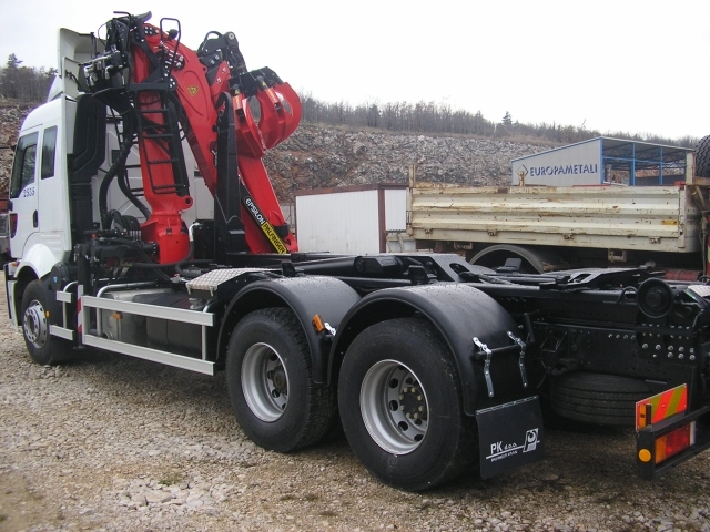 Palfinger dizalica Epsilon Q150Z i navlakač kontejnera T 20 za Trgoauto – Adriatic-Blizna