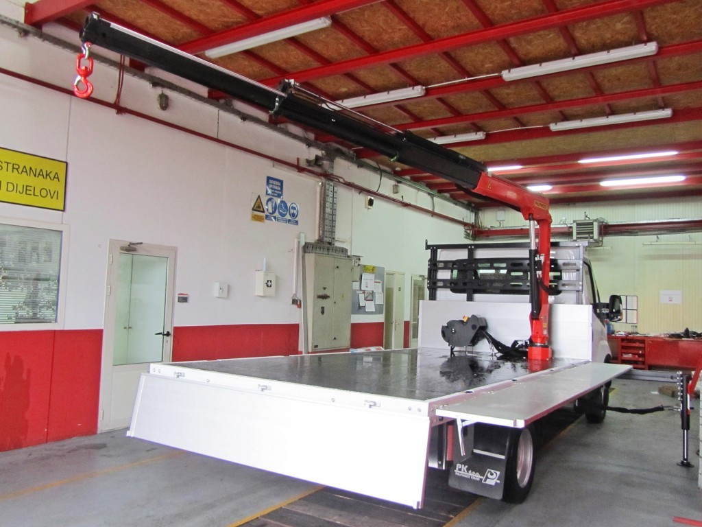 Palfinger_dizalica_PC_2700_i_modularni_sanduk_građevinarstvo