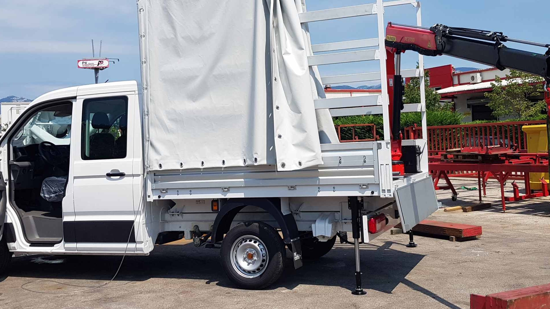 Palfinger_dizalica_PC_2700_i_modularni_sanduk_kamionske_nadogradnje