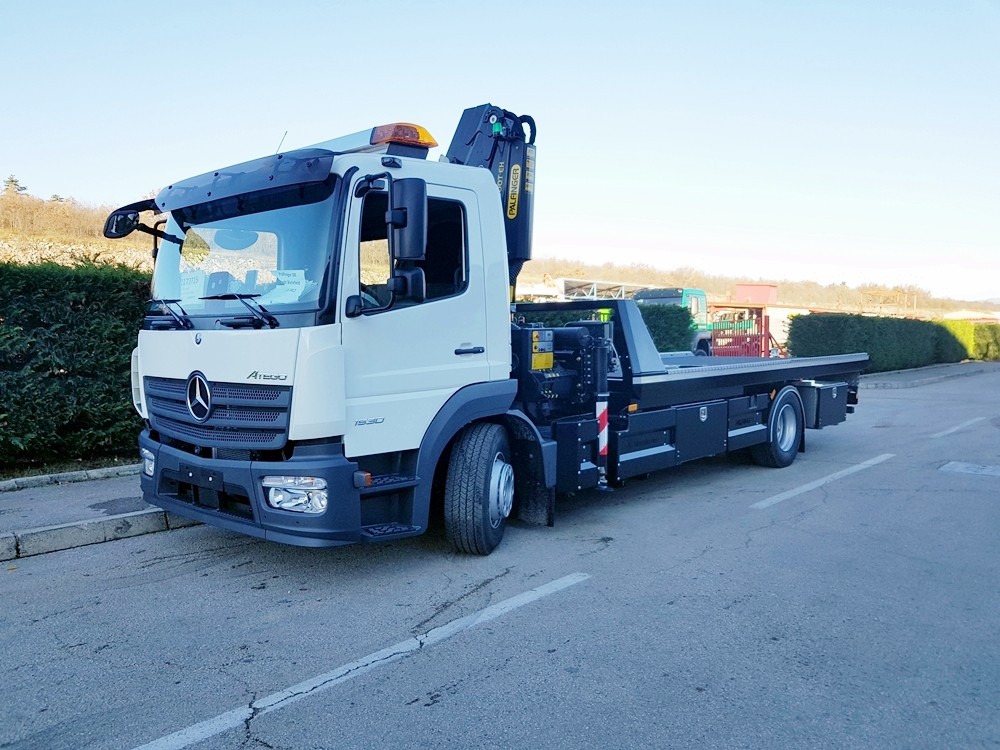 Palfinger_dizalica_PK_15500_T_C_i_hidraulično_klizna_platforma_HK_150