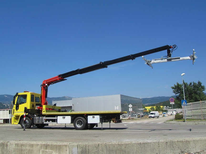 Palfinger_dizalica_PK_17500_i_fiksna_platforma_F_100_pauk_vozila