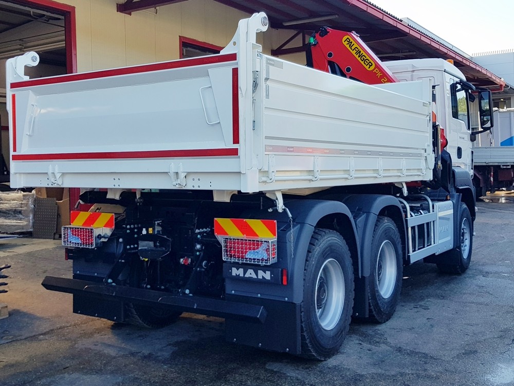 Palfinger dizalica PK 24001 HP i trostrani kiper TK 160 za tvrtku Strabag BMTI d.o.o.
