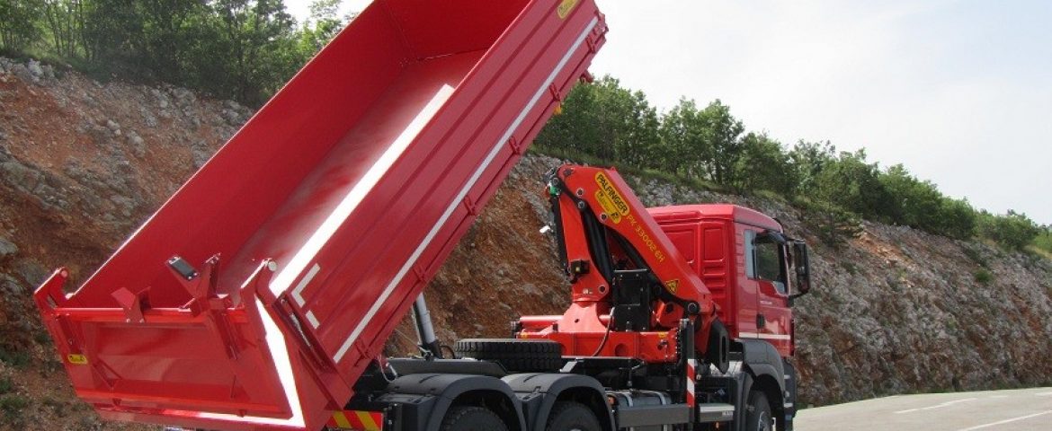Palfinger dizalica PK 33002 EH i trostrani kiper TK 160 za tvrtku Tehno – Elektro d.o.o.