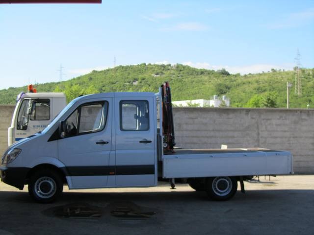 Palfinger_dizalica_PK_4200_i_tovarni_sanduk_kamionski_sanduci