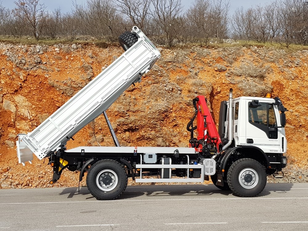 Palfinger dizalica PK 5.001 SLD3, tovarni sanduk i trostrani kiper TK 95 za poduzeće JP Vodovod i Kanalizacija Zenica