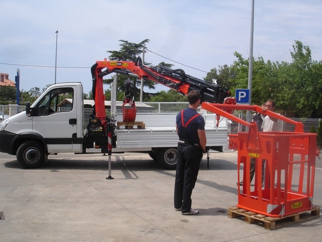 Palfinger_dizalica_PK_6500_i_Trostrani_kiper_TK_35_kiperski_sanduci