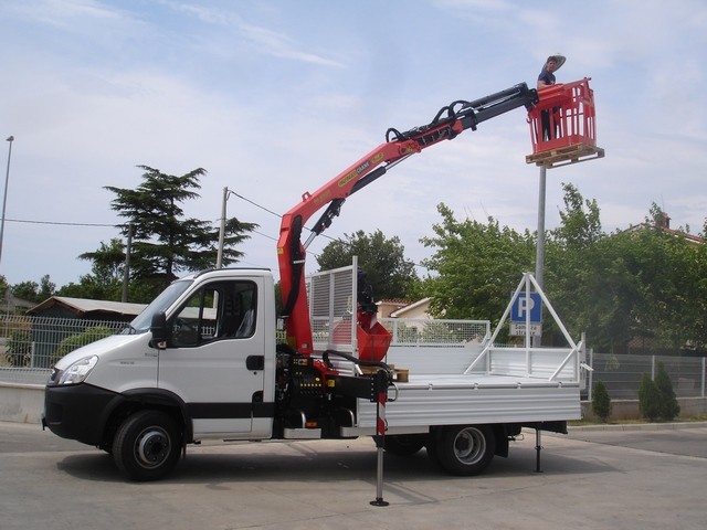 Palfinger_dizalica_PK_6500_i_Trostrani_kiper_TK_35_kiperski_sanduci