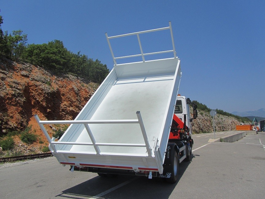 Palfinger_dizalica_PK_6500_i_Trostrani_kiper_TK_65_kiperski_sanduci