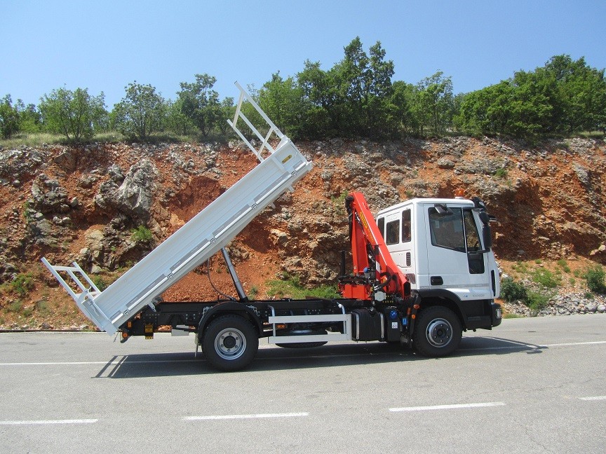 Palfinger dizalica PK 6500 i trostrani kiper TK 65 za tvrtku Hvarski Vodovod