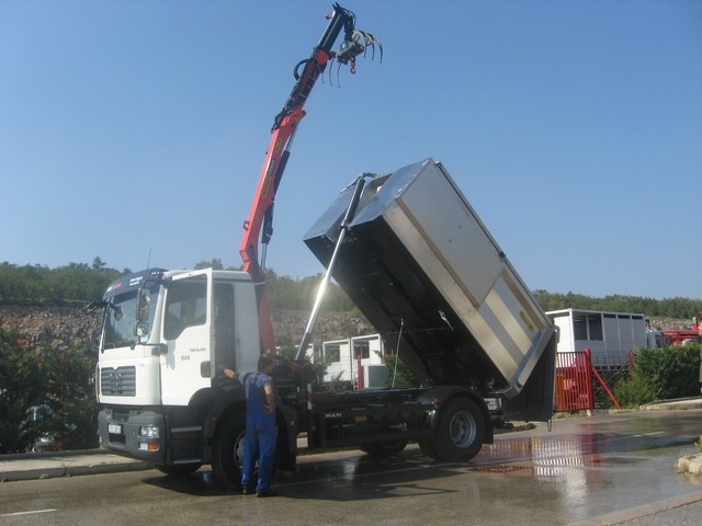Palfinger_dizalica_PK_6500_i_stražnji_kiper_SK_115_kiperski_sanduci__komunalne_djelatnosti
