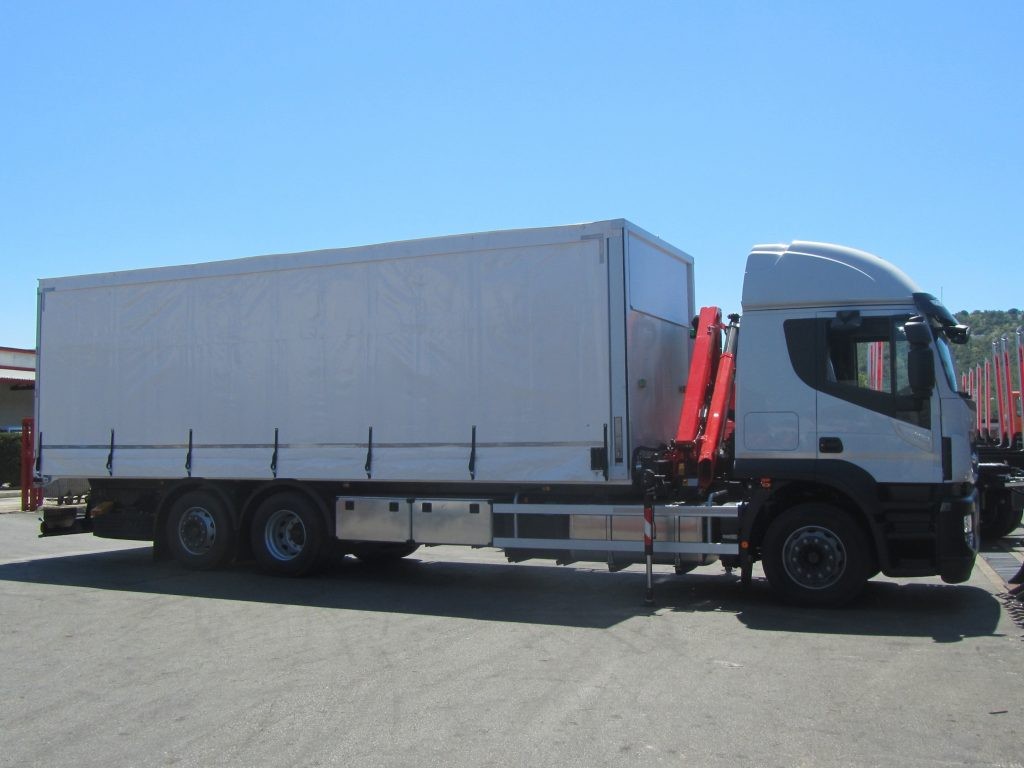 Palfinger_dizalica_PK_7.001_SLD_3_i_fiksna_platforma_s_pomičnim_arnjevima_i_ceradom