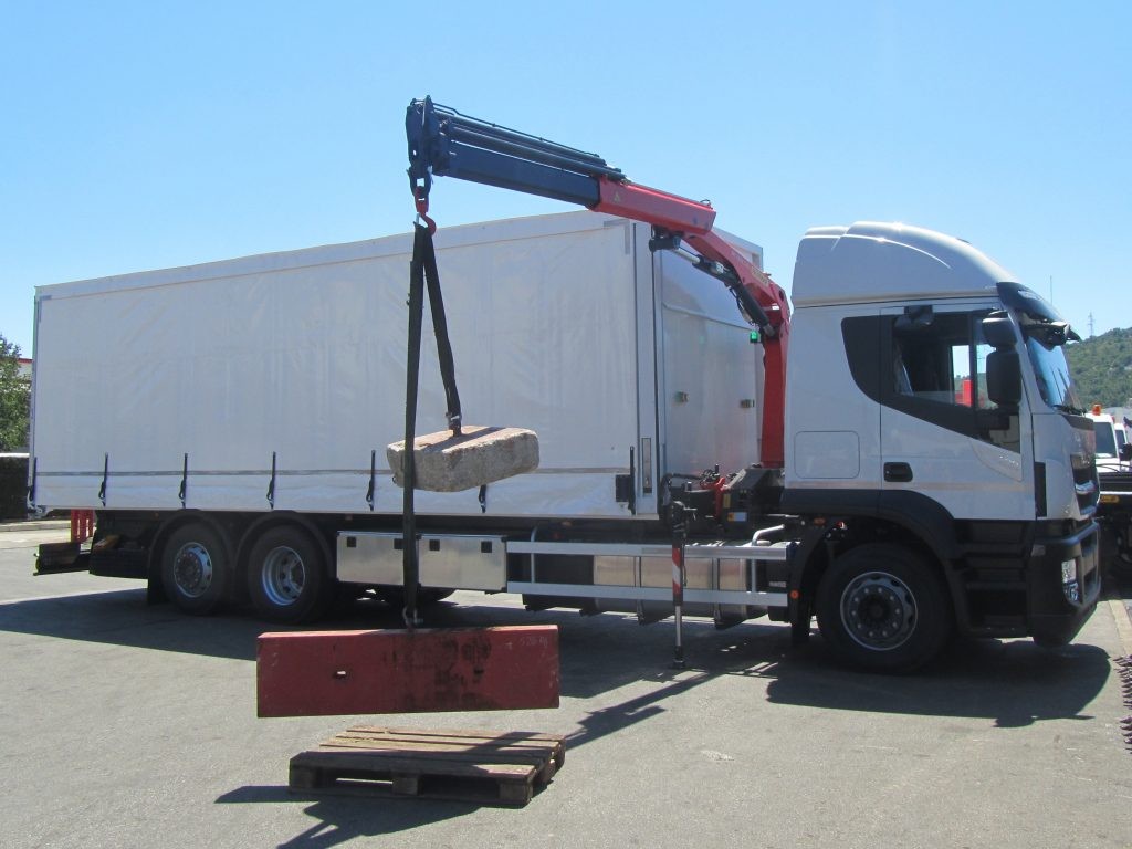 Palfinger_dizalica_PK_7.001_SLD_3_i_fiksna_platforma_s_pomičnim_arnjevima_i_ceradom