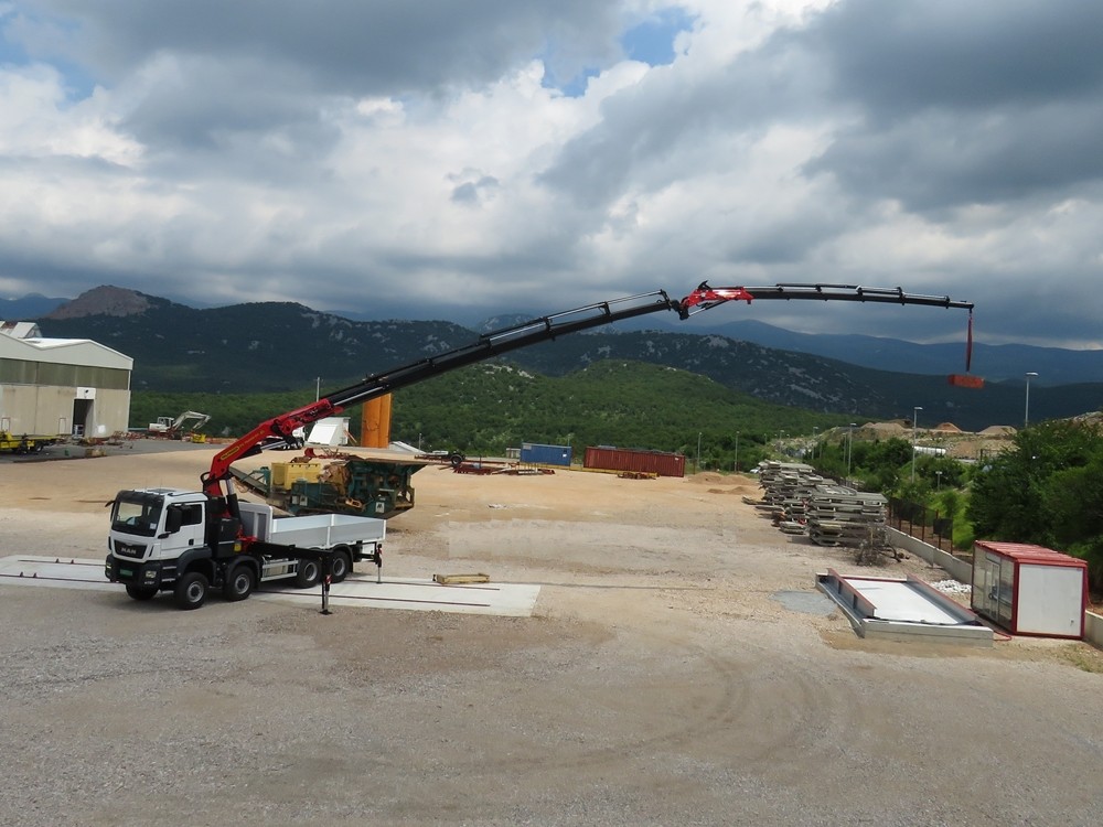 Palfinger_dizalica_PK_76002_EH_i_tovarni_sanduk