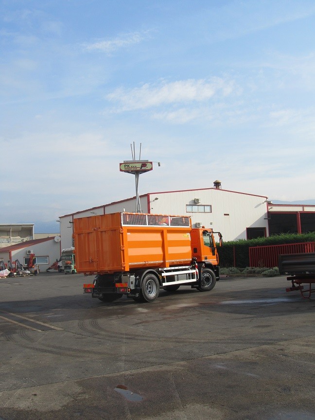 Palfinger_dizalica_PK_8500_i_Stražnji_komunalni_kiper_SKK_115_komunalne_djelatnosti