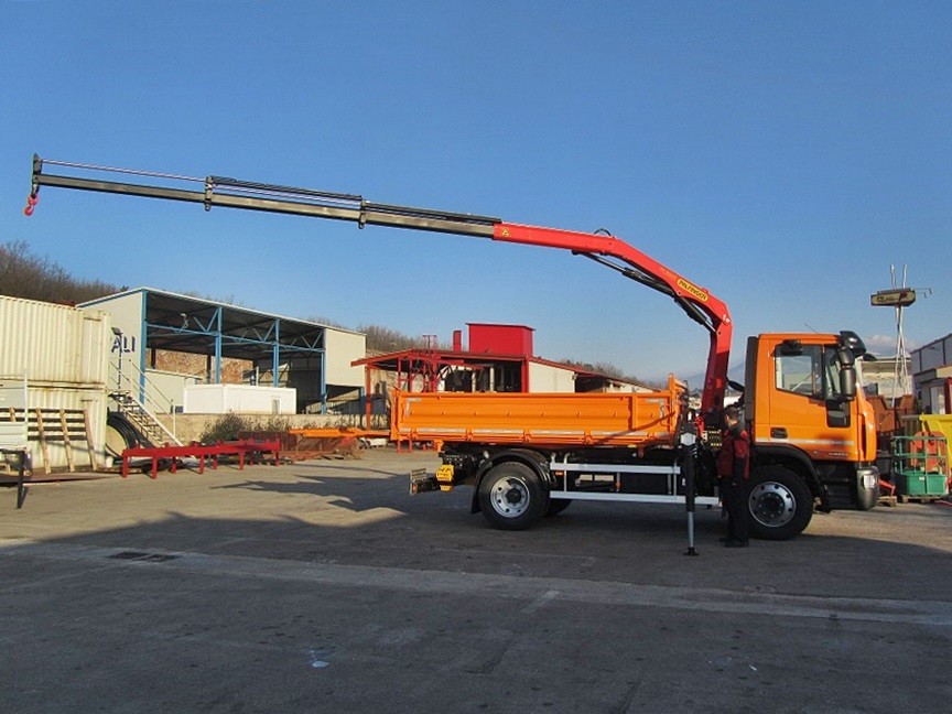 Palfinger dizalica PK 8500i trostrani kiper TK 95 za tvrtku Vodovod d.o.o. Zadar