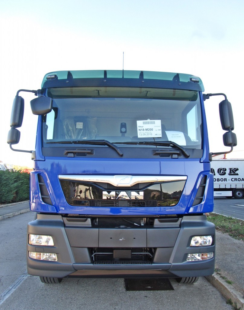 Palfinger_dizalica_PK_8501_i_modularni_sanduk_naftna_industrija