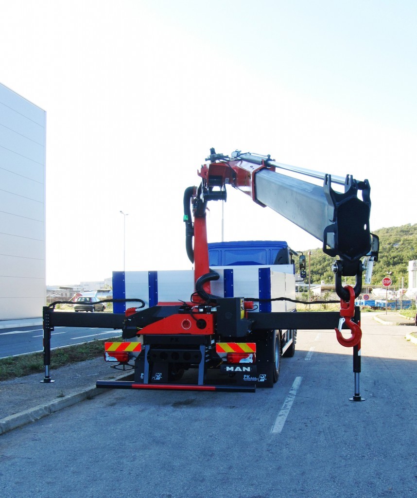 Palfinger_dizalica_PK_8501_i_modularni_sanduk_naftna_industrija