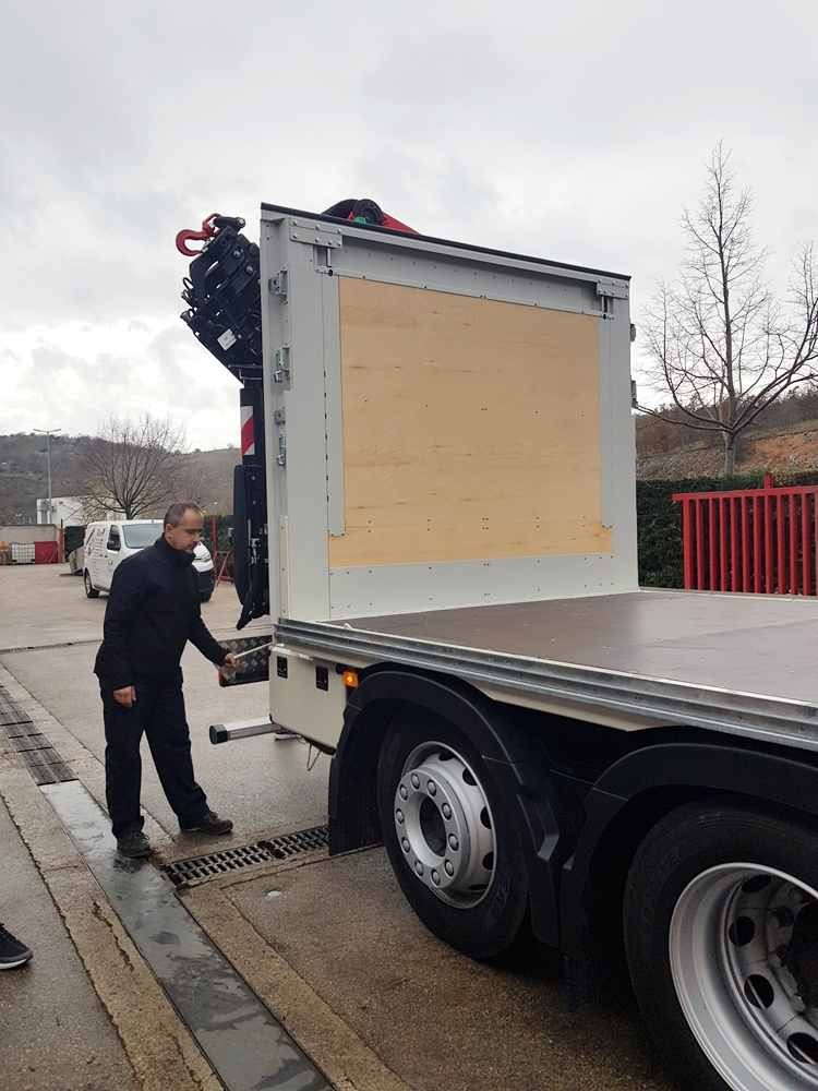 Palfinger_dizalicom_PK_27001_EH_i_fiksna_platforma