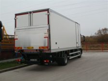 Palfinger_utovarna_rampa_MBB_1000K_prehrambena_industrija