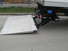 Palfinger_utovarna_rampa_MBB_1000K_prehrambena_industrija