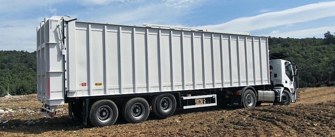 Poluprikolice PPK 020 za kompaktiranje komunalnog otpada i stražnji kiper SK 160 za Fond za zaštitu okoliša i energetsku učinkovitost