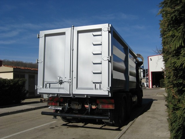 Radna_košara_s_bušećom_garnituirom_i_instalacijom_za_zakretanje