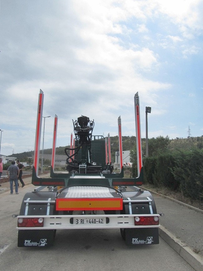 Šumarska_nadogradnja_s_Palfinger_Epsilon_dizalicom_M110Z79_i_šumarska_prikolica_PSM_180