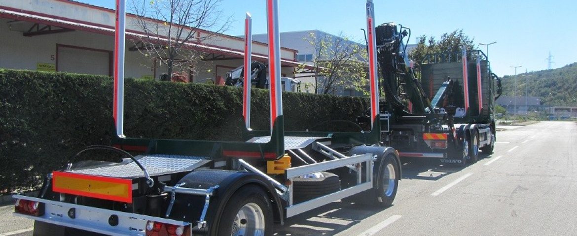 Šumarska nadogradnja s Palfinger Epsilon dizalicom M110Z79 i šumarska prikolica PSM 180 za tvrtku Benšak