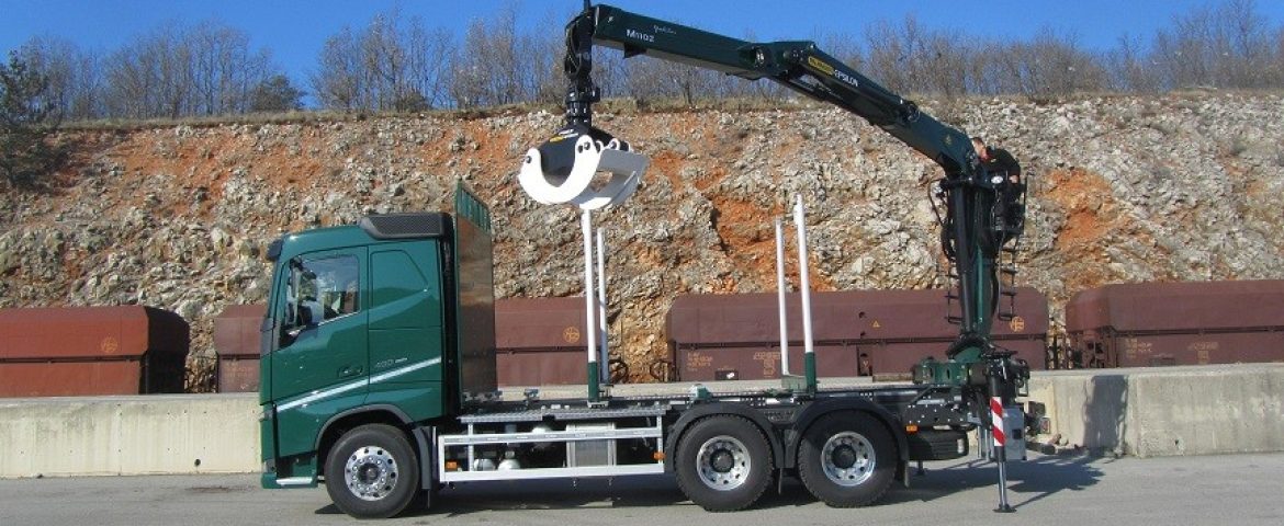 Šumarska nadogradnja s Palfinger Epsilon dizalicom M110Z79 i šumarska prikolica PSM 180