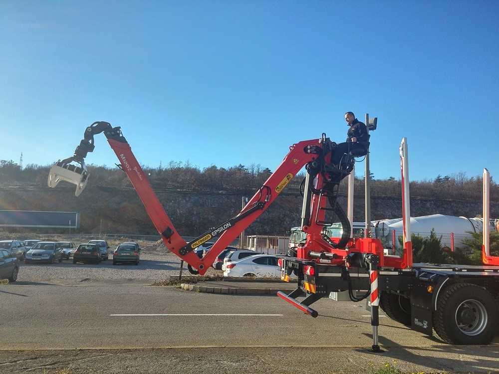 Šumarska_nadogradnja_s_Palfinger_Epsilon_dizalicom_M120Z96_šumarstvo
