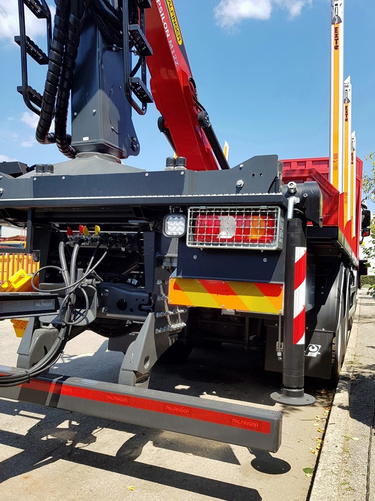 Šumarska_nadogradnja_s_Palfinger_Epsilon_dizalicom_M12Z105_i_šumarska_prikolica_PSM_270_šumarstvo
