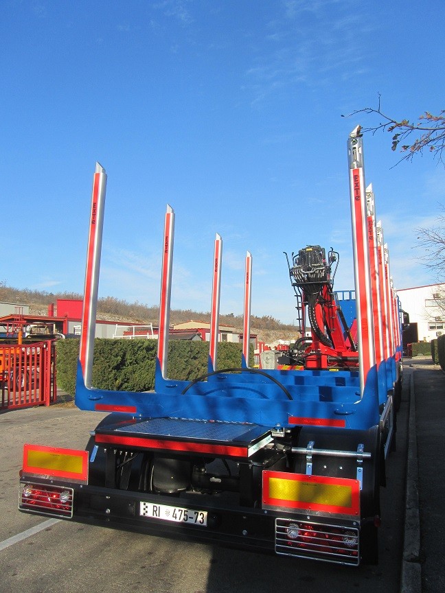 Šumarska_nadogradnja_s_Palfinger_Epsilon_dizalicom_Q150Z79_i_šumarska_prikolica_PSM_180