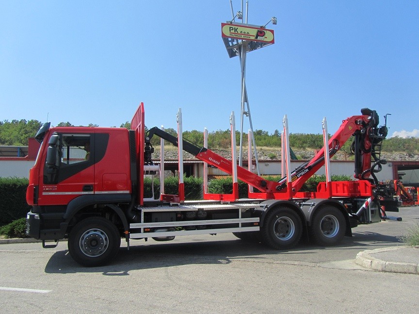 Šumarska_nadogradnja_s_Palfinger_Epsilon_dizalicom_Q150Z96_i_šumarska_prikolica_PSM_200