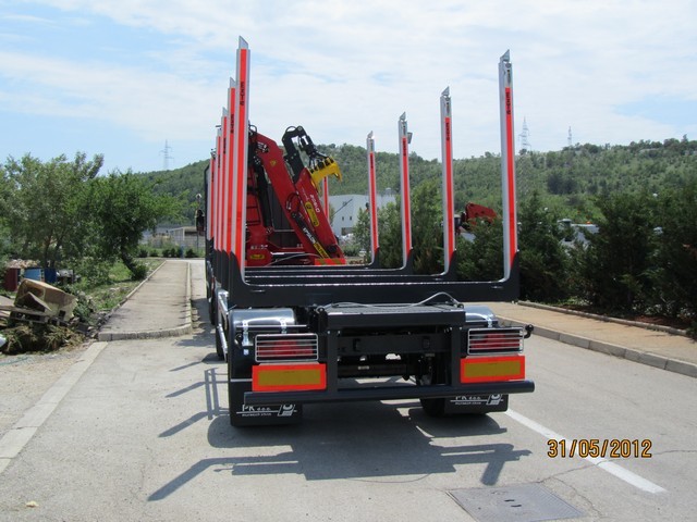 Šumarska_nadogradnja_s_Palfinger_Epsilon_dizalicom_Q150Z_i_šumarska_prikolica_PSM_200_šumarstvo
