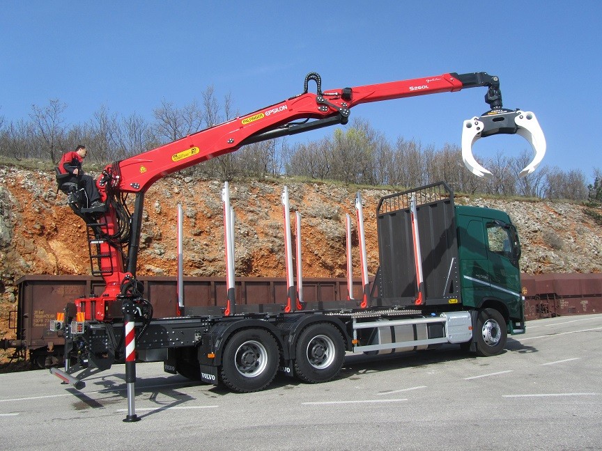 Šumarska_nadogradnja_s_Palfinger_Epsilon_dizalicom_S260L82_i_šumarska_prikolica_PSM_200