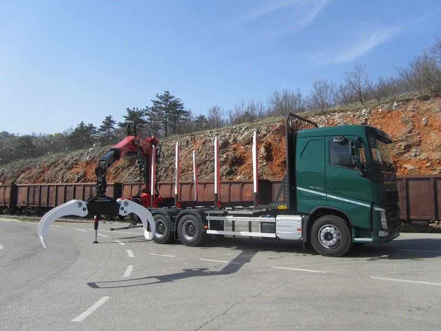 Šumarska_nadogradnja_s_Palfinger_Epsilon_dizalicom_S260L82_i_šumarska_prikolica_PSM_200
