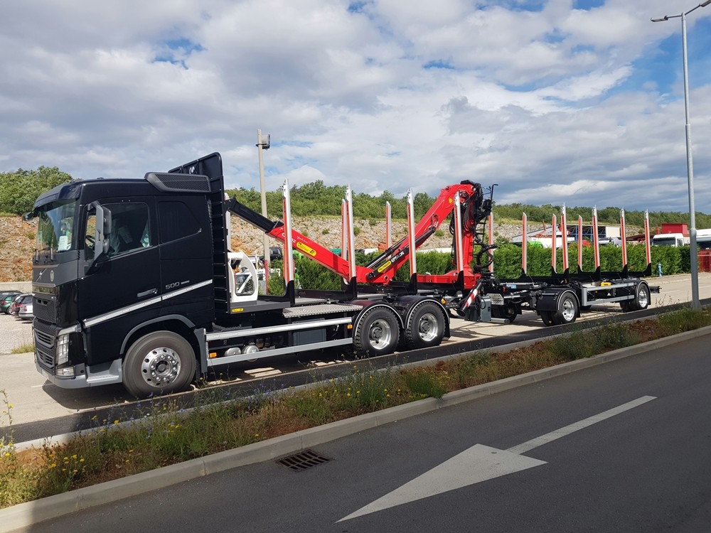 Šumarska_nadogradnja_s_Palfinger_Epsilon_dizalicom_i_dvije_šumarske_prikolice_PSM_200