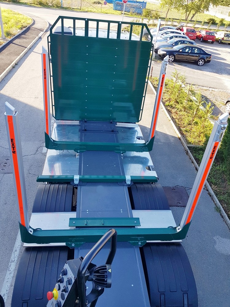 Šumarska_platforma_s_Palfinger_Epsilon_dizalicom_M110Z79_i_šumarska_prikolica_PSM_180