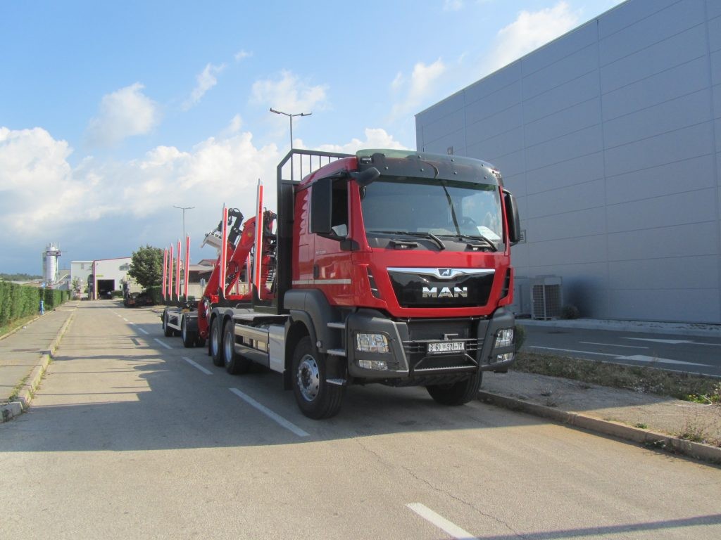 Šumarska_platforma_s_Palfinger_Epsilon_dizalicom_M120Z_i_šumarska_prikolica_PSM_200