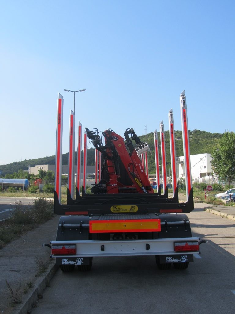 Šumarska_platforma_s_Palfinger_Epsilon_dizalicom_M120Z_i_šumarska_prikolica_PSM_200