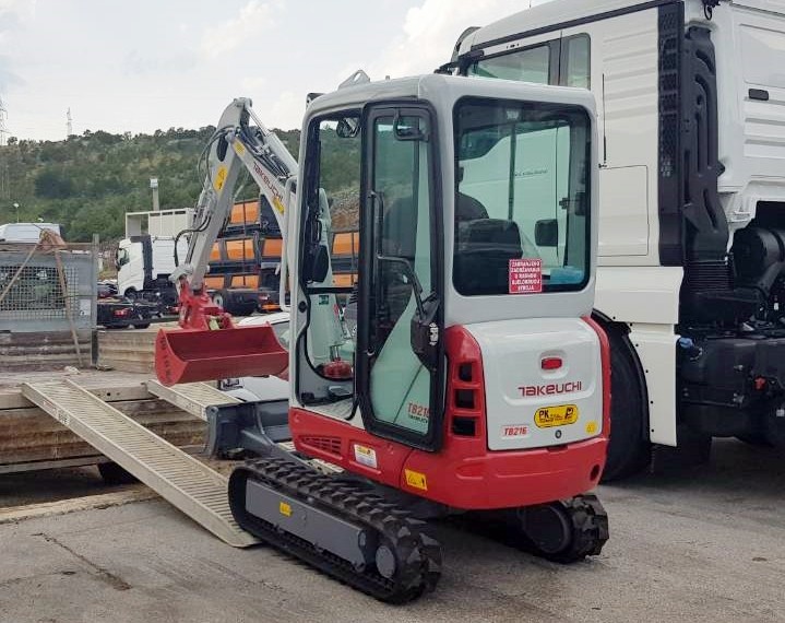 Takeuchi bager TB216A s powertiltom i PK žlicama za tvrtku Antana