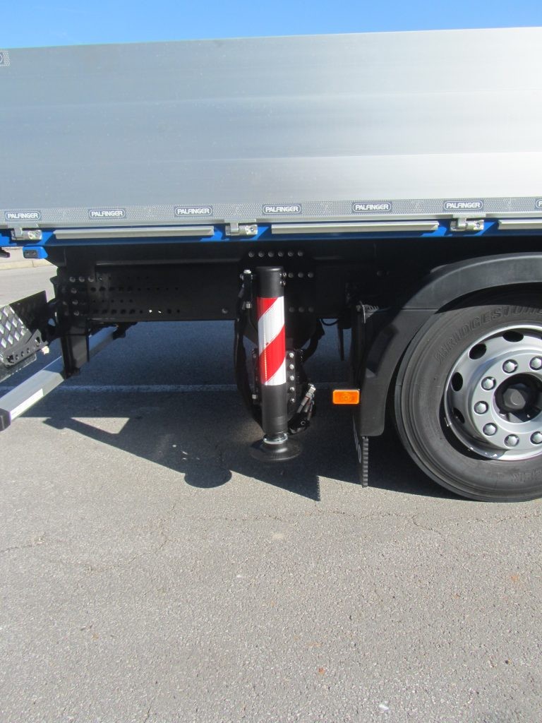 građevinarstvo_Palfinger_dizalica_PK_32080_D_i_aluminijski_tovarni_sanduk