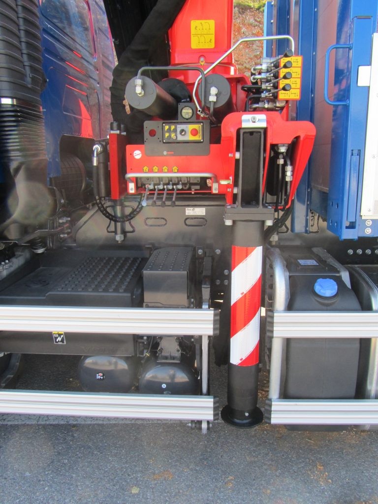 građevinarstvo_Palfinger_dizalica_PK_32080_D_i_aluminijski_tovarni_sanduk