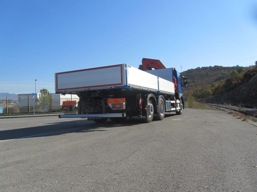 građevinarstvo_Palfinger_dizalica_PK_32080_D_i_aluminijski_tovarni_sanduk